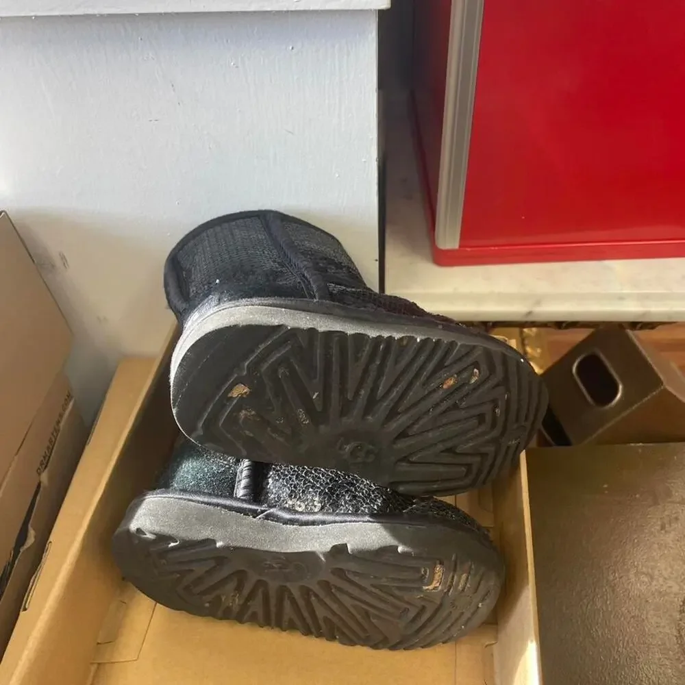 Black ugg KIDS BOOTS